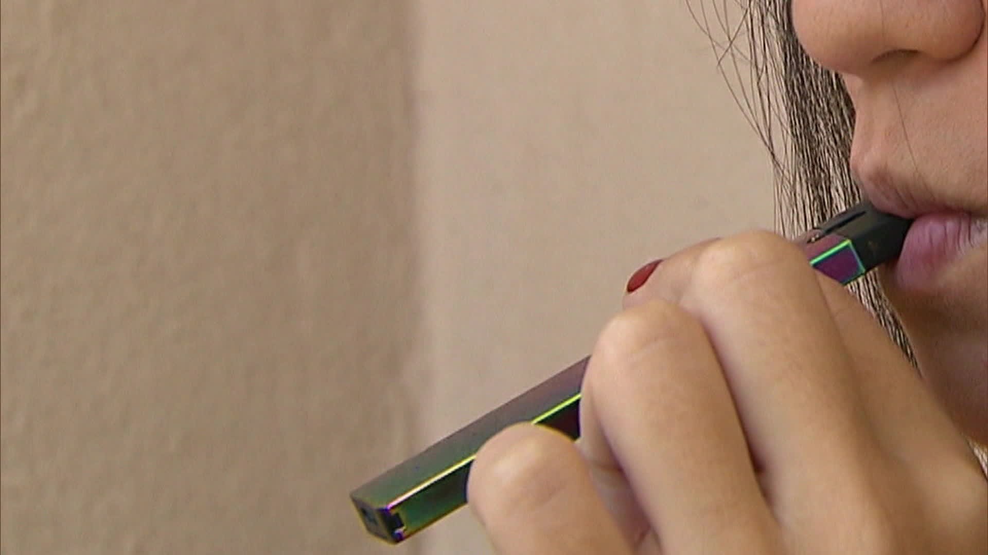 3-em-cada-10-estudantes-adolescentes-usaram-cigarros-eletronicos-alguma-vez-na-vida,-revela-ibge