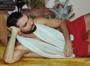 silva-volta-a-leveza-em-‘rolidei’,-album-solar-para-curtir-a-vida-boa-a-beira-mar